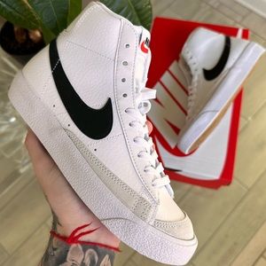 NIKE BLAZER MID WHITE BLACK